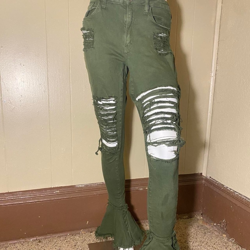 Green distressed skinny jeans